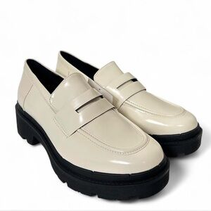 Blondo Elegant Cream White Loafers size 9